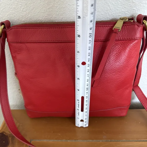 FOSSIL Red Pebble Leather Messenger Medium Crossbody/Shoulder Bag Key Charm - Image 7