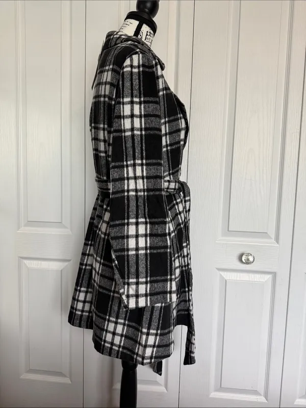 BloomChic Black and White Plaid Double - Image 5
