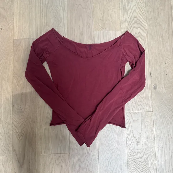 Brandy Melville Mayson V-Neck Long Sleeve - Image 2
