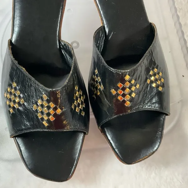 Black Leather Studded Brass Heels Slides Sandals Sz 8.5 Narrow made‎ in Italy - Image 10