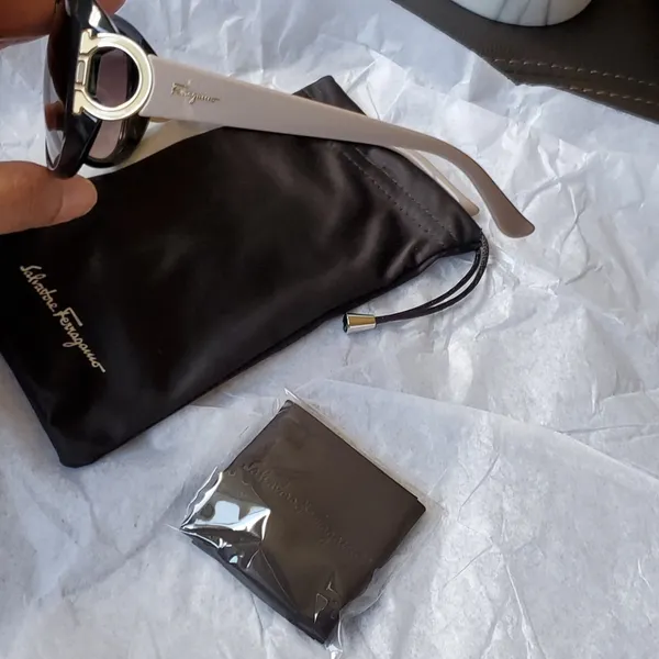 Salvatore ferragamo oversized sunglasses - Image 8