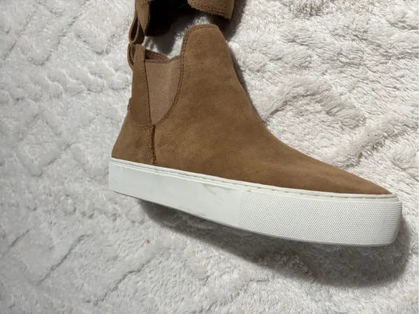 Ugg shoes size 7 - Image 10