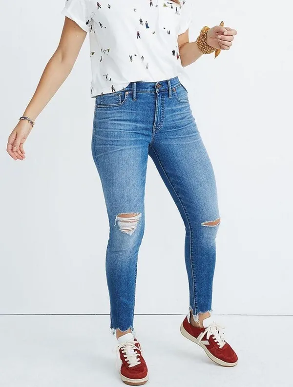 Madewell 9" Mid-Rise Skinny Jeans in Frankie Wash: Torn-Knee Edition - Image 5