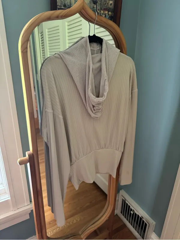 Free people movement cream oatmeal ribbed lightweight hoodie size large - Image 4