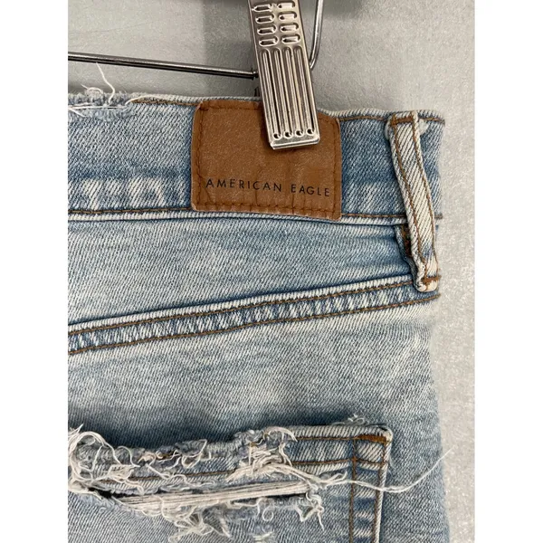 American Eagle Womens Relaxed Short Light Wash Distressed Denim 4 - Image 7
