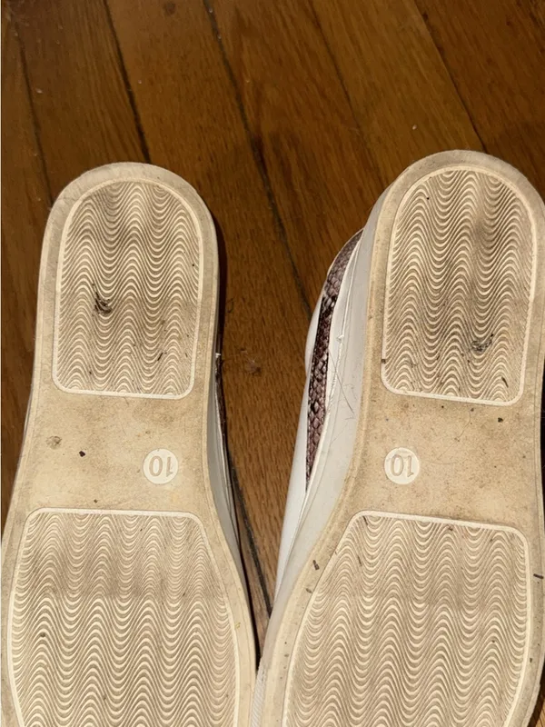 Universal Thread Women's White Sneakers with Brown Snake Print Toe - Image 3