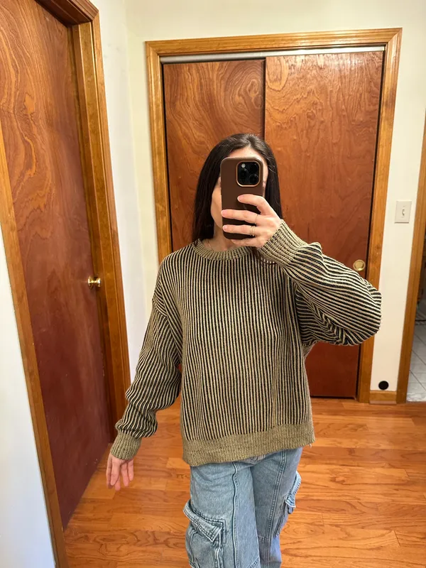 Vestique Oversized Sweater - Image 3