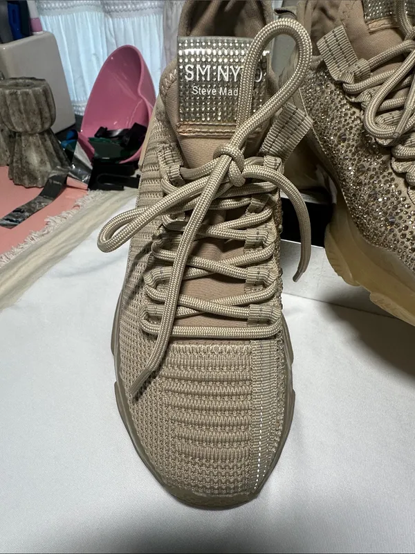 Women's Beige Sneaker with Rhinestone Detail Sz 7.5 Steve Madden Maxima like new - Image 2