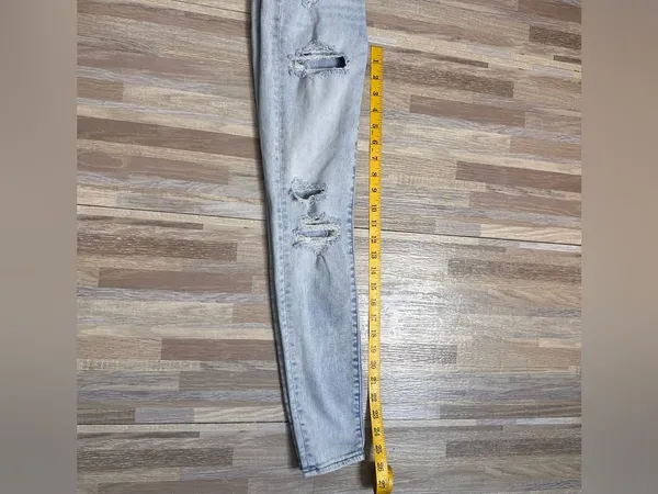 American Eagle Women’s Distressed High Rise Light Wash Jeans Size 000 Short - Image 6