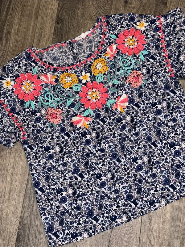 THML Blue and White Floral Short-Sleeve Blouse - Image 2