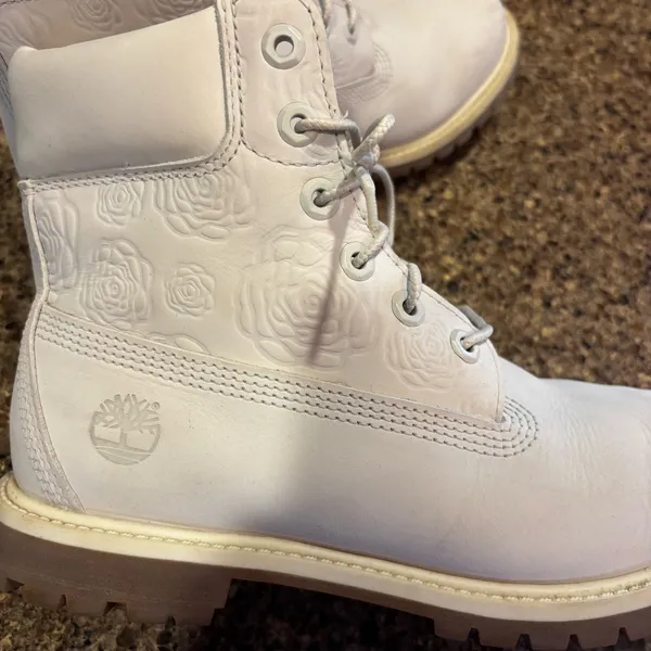 Timberland Off-White embossed Leather Boots womens Sz 9.5 - Image 2