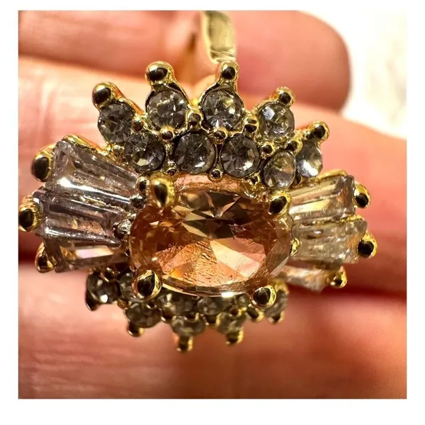 Gold tone rhinestone ring - Image 6