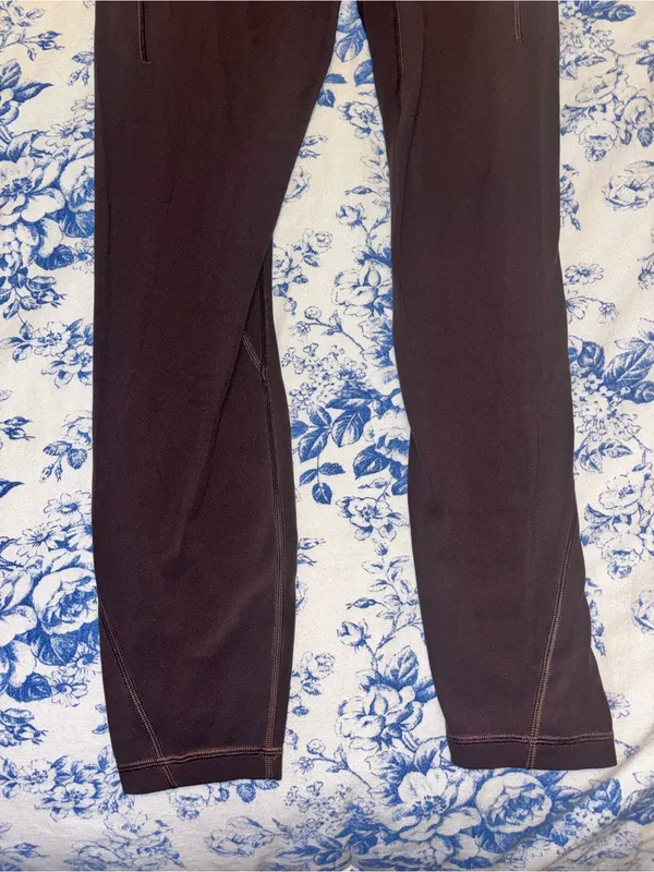 Brown Lululemon Leggings size 6 with side pockets - Image 7
