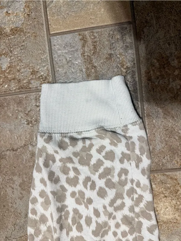 Old Navy | Beige Leopard Print Jogger Trouser Sweat pants size medium - Image 7
