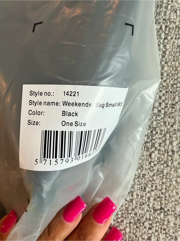 NWT Rains Hilo Weekend Overnight Bag size small waterproof black - Image 7