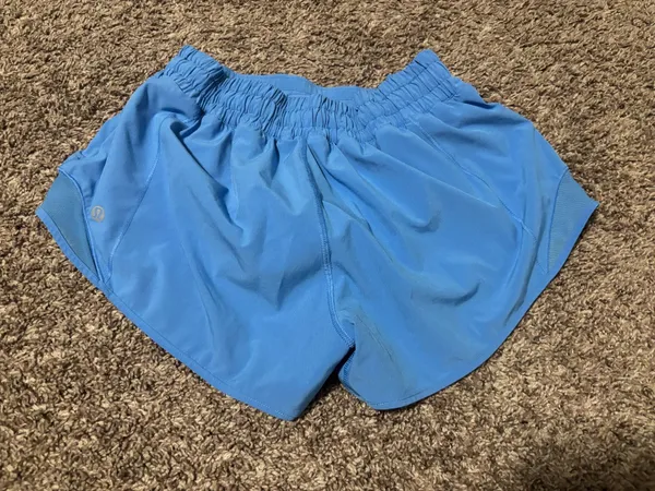Lululemon Shorts Hotty Hot 2.5 - Image 2