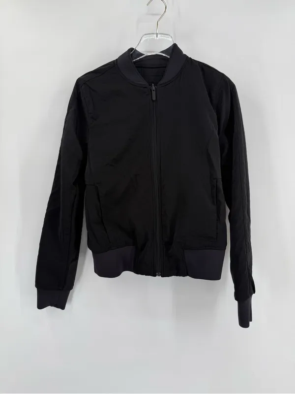 Lululemon reversible black Serene Travels Bomber size 8 - Image 4