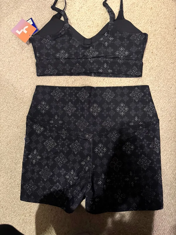 JoyLab Biker shorts and sports bra - Image 3