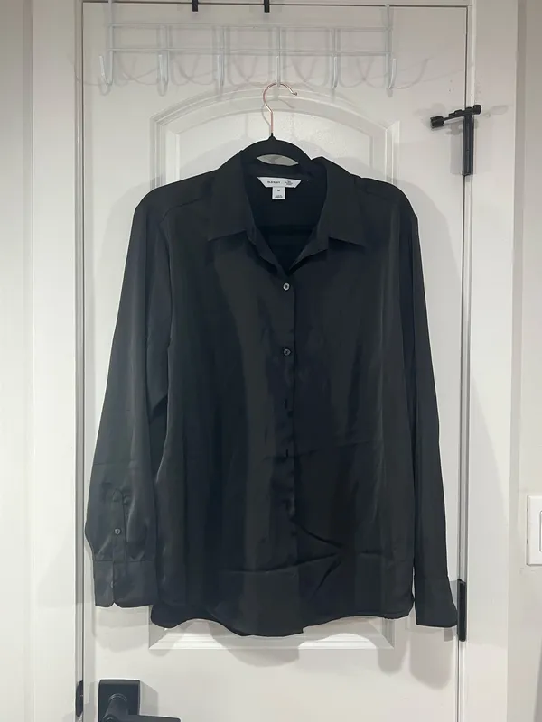 Old Navy Women’s Button up Top - Image 2