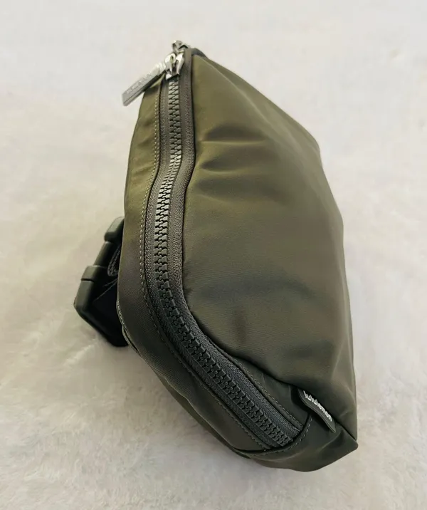 Lululemon Everywhere Belt Bag Grey Sage - Image 11