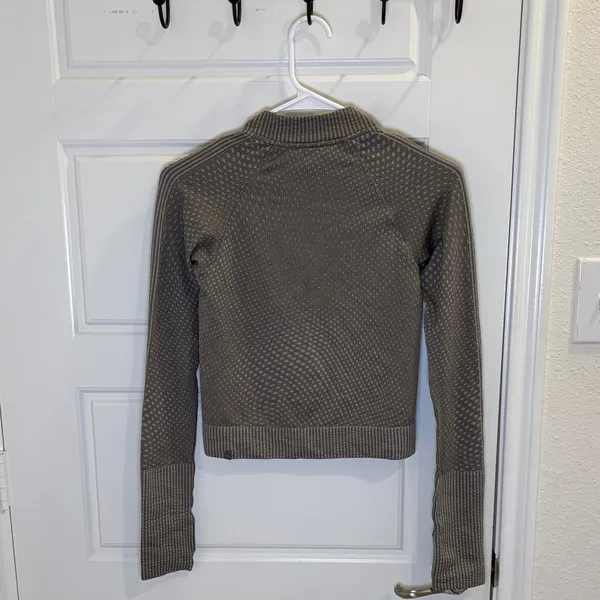 Lululemon Cropped Half Zip Pullover Long Sleeve Athletic Top Size 2 - Image 3
