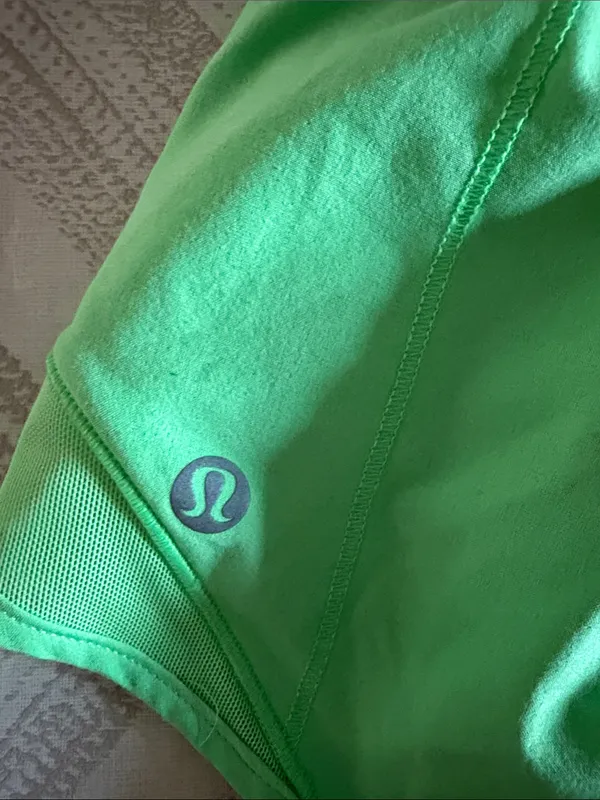 Lululemon Hotty Hot Shorts Low Rise 2.5” Lime Green Women’s Size 2 - Image 9