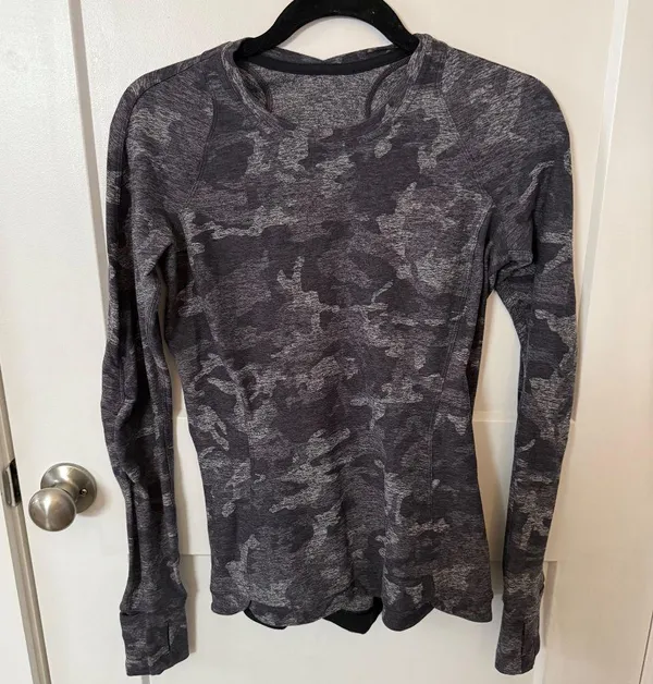 Lululemon grey camo long sleeve athletic shirt size 8 - Image 5