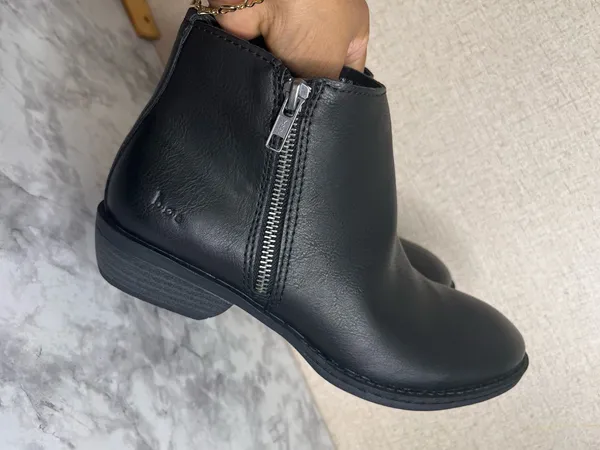 b. o. c. Womens Black Booties Side Zipper Block Heel Ankle Boots - Image 4