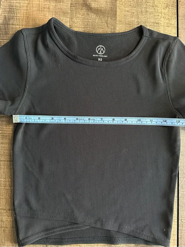 Move Theology Ribbed Black Active Crop Top Women's XS Short Sleeve Stretch Tee - Image 7