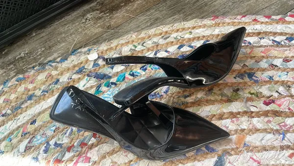 Tahari Heels Black - Image 2