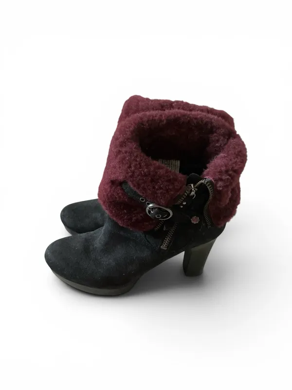 Ugg Scarlett black suede shearling cuff women’s ankle boots size 7.5 - Image 4