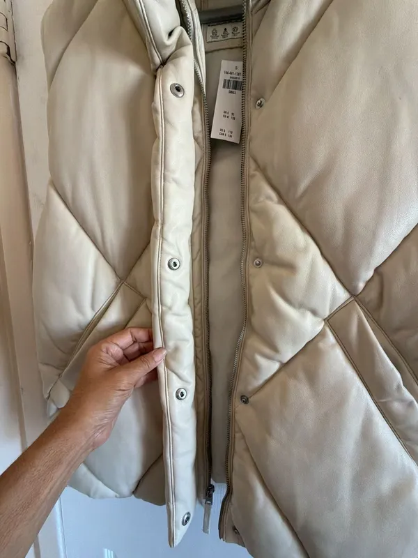 Abercrombie & Fitch Oversized Vegan Leather Quilted Puffer Vest - Image 8