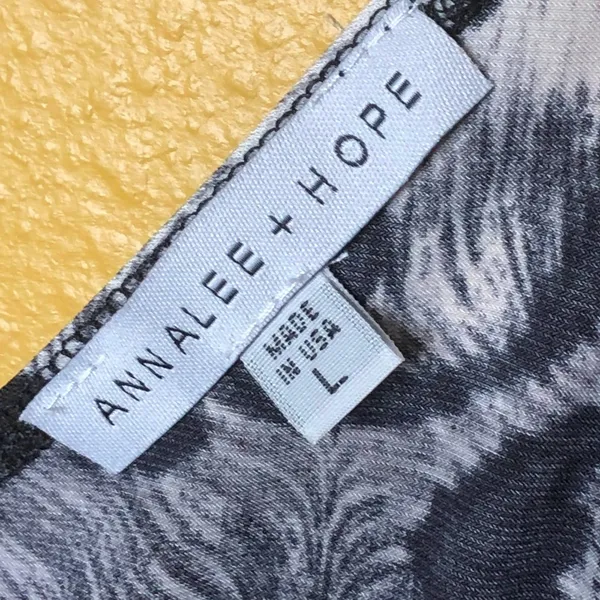 Annalee + Hope V-neck Cheetah Blouse, L - Image 4