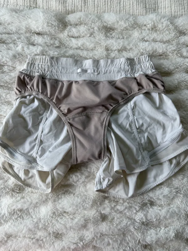 Lululemon Hotty Hot Shorts 4" Low-Rise Size 4 - Image 5