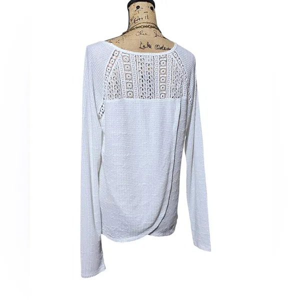 LUCKY BRAND Thermal Henley w/Crochet Detail & split lower back overlap- NICE ONE - Image 2