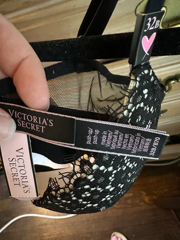 Victoria's Secret Push-up Bra - Image 5