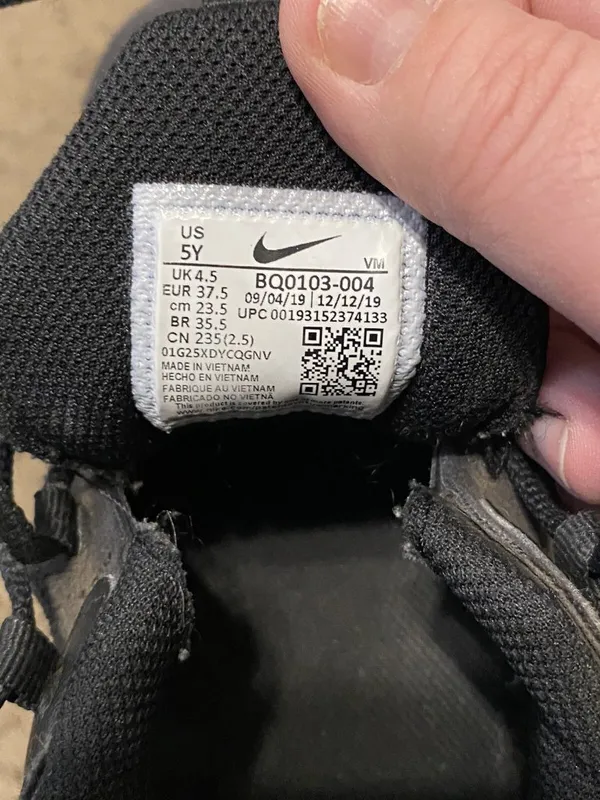 Nike Air Max 270 React Size 5Y Womens 6.5 Triple Black Athletic Shoes BQ0103-004 - Image 6