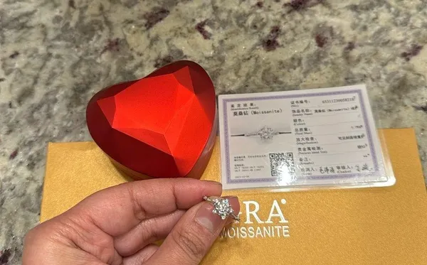 Authentic Mossanite ring (comes with certificate) - Image 3