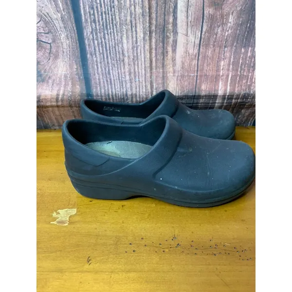 Crocs Women's Slip Resistant Work Clogs‎ Black Size 6 - Image 2