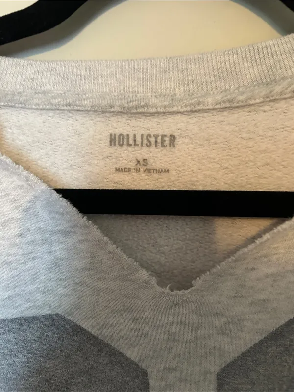 Hollister Light Gray Crewneck Sweatshirt with '89 Graphic - Image 2