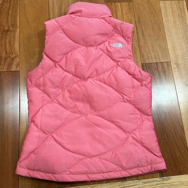 The North Face 550 Down Filled coral with white polkadots puffer Vest Size M - Image 4