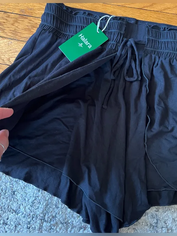 •Halara frill high waisted elastic shorts NWT• Size M - Image 4