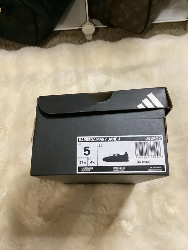 Adidas Barreda Mary Jane’s 6.5 - Image 8