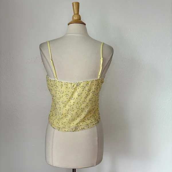 Faded Rose Yellow Floral Sleeveless Empire Waist Lace Trim Crop Top - Image 3