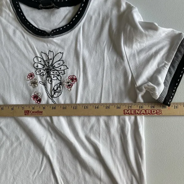 T & Company Vintage Embroidered T-Shirt Top Floral Print 100% Cotton Size Medium - Image 10