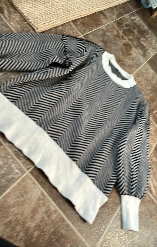 Sweater Black - Image 3
