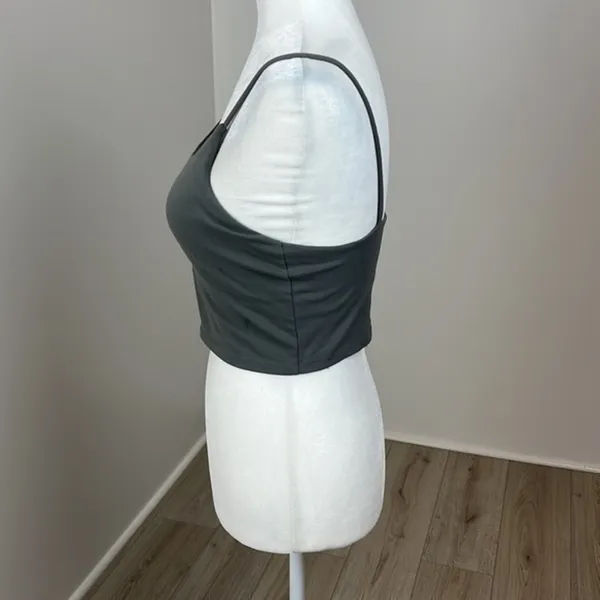 Grey Cropped Workout Tank (Unknown Brand) Size L - Image 2