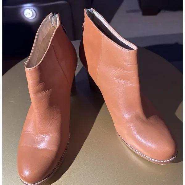 LANDS' END Woman’s Rowe Back-Zip High Heel Leather Booties size 10B - Image 2