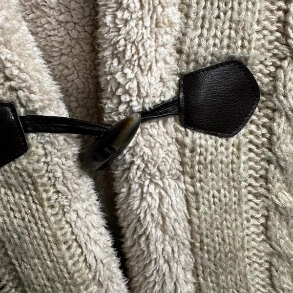 S196. Colza cream cable knit cardigan with toggle buttons. Size M - Image 3