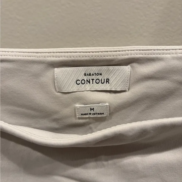 Aritzia Babaton Contour Cream Crop Top Size Medium - Image 3